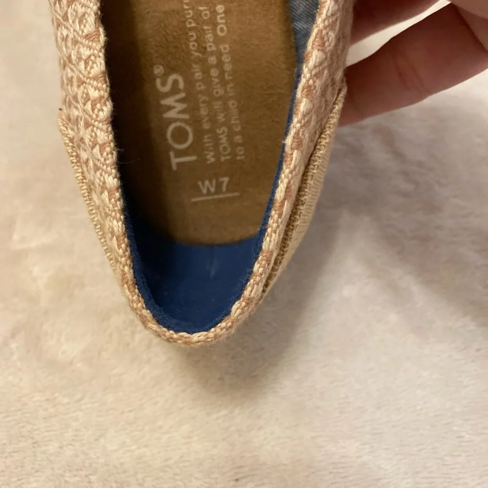 TOMS Women's  Beige Triangle Bow Cork Wedges